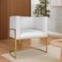 Poltrona Dália Luxo Moderna Estofada Design Sofisticado com Base de Ferro Dourado Corano Branco